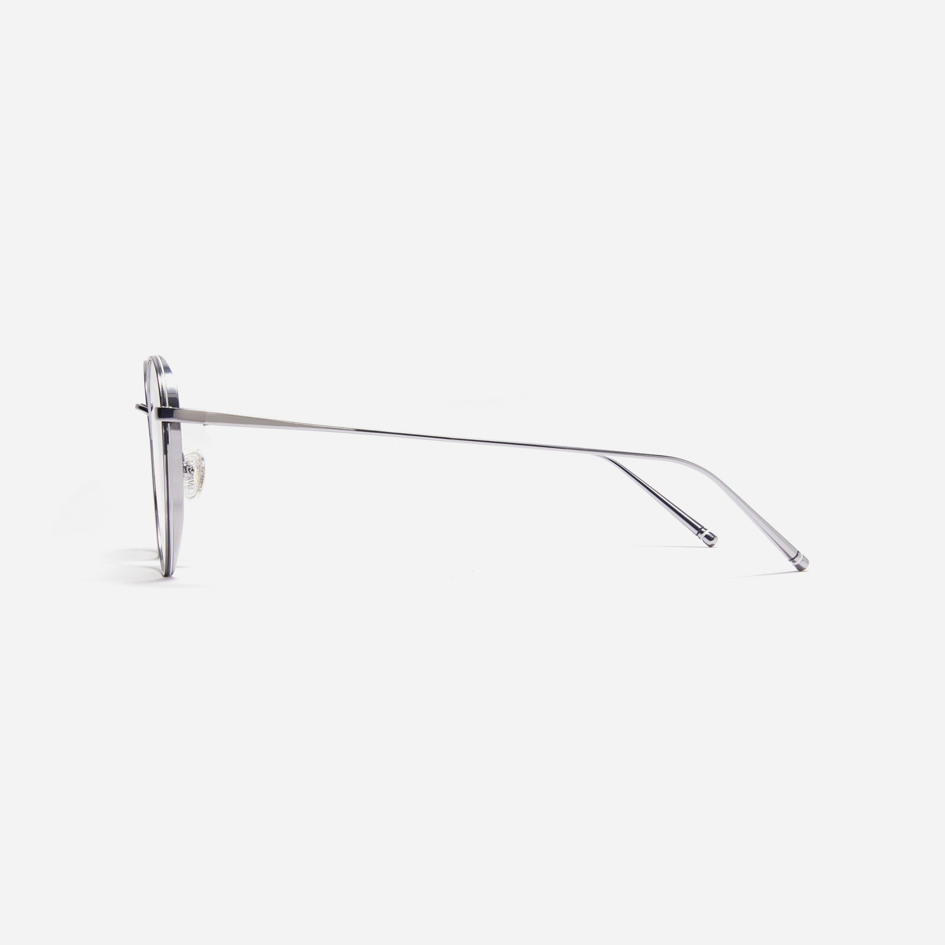 Round-shaped, full-metal eyeglasses with a dual-rim structure designed to accommodate thicker, high-prescription lenses. Both the frame and temples are made of pure titanium, ensuring a lightweight and comfortable fit.