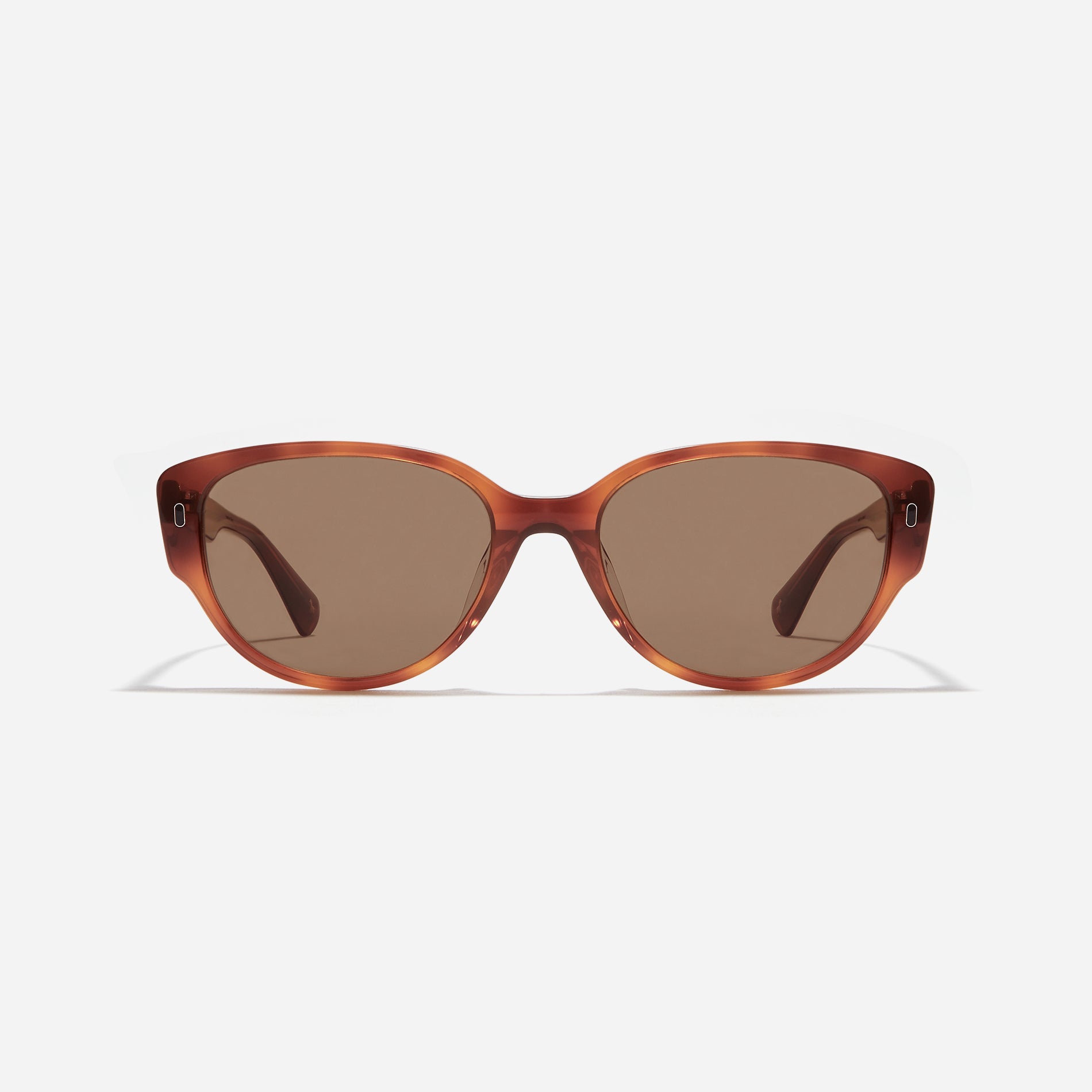 Round-shaped petite frame sunglasses designed with a stylish narrow rim style and eye-catching color variations.