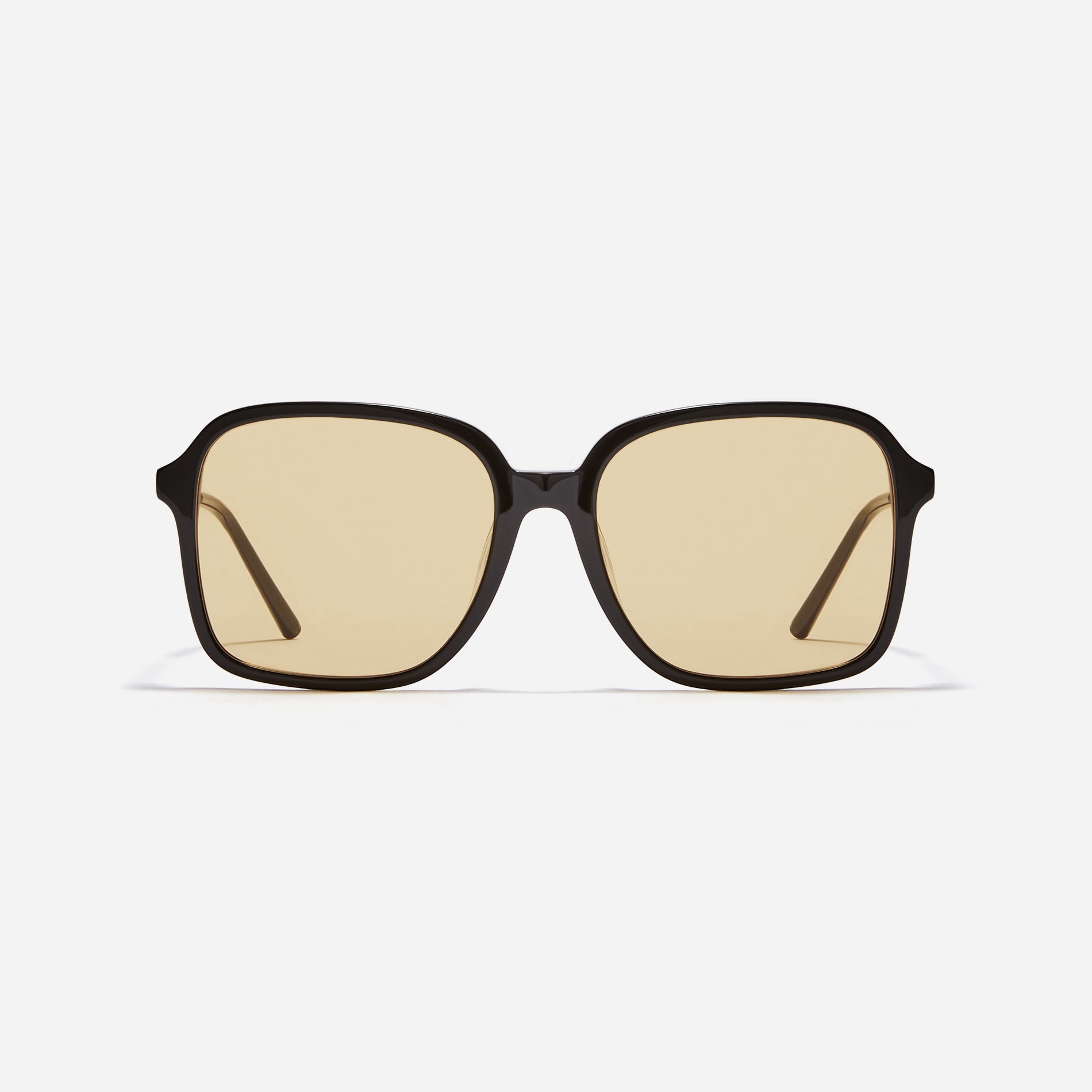 Square-shaped combination sunglasses featuring an oversized retro frame and stylish color variaions.