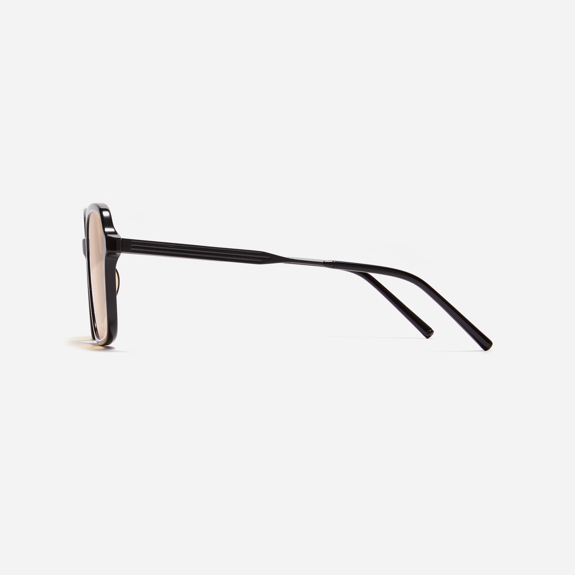 Square-shaped combination sunglasses featuring an oversized retro frame and stylish color variaions.
