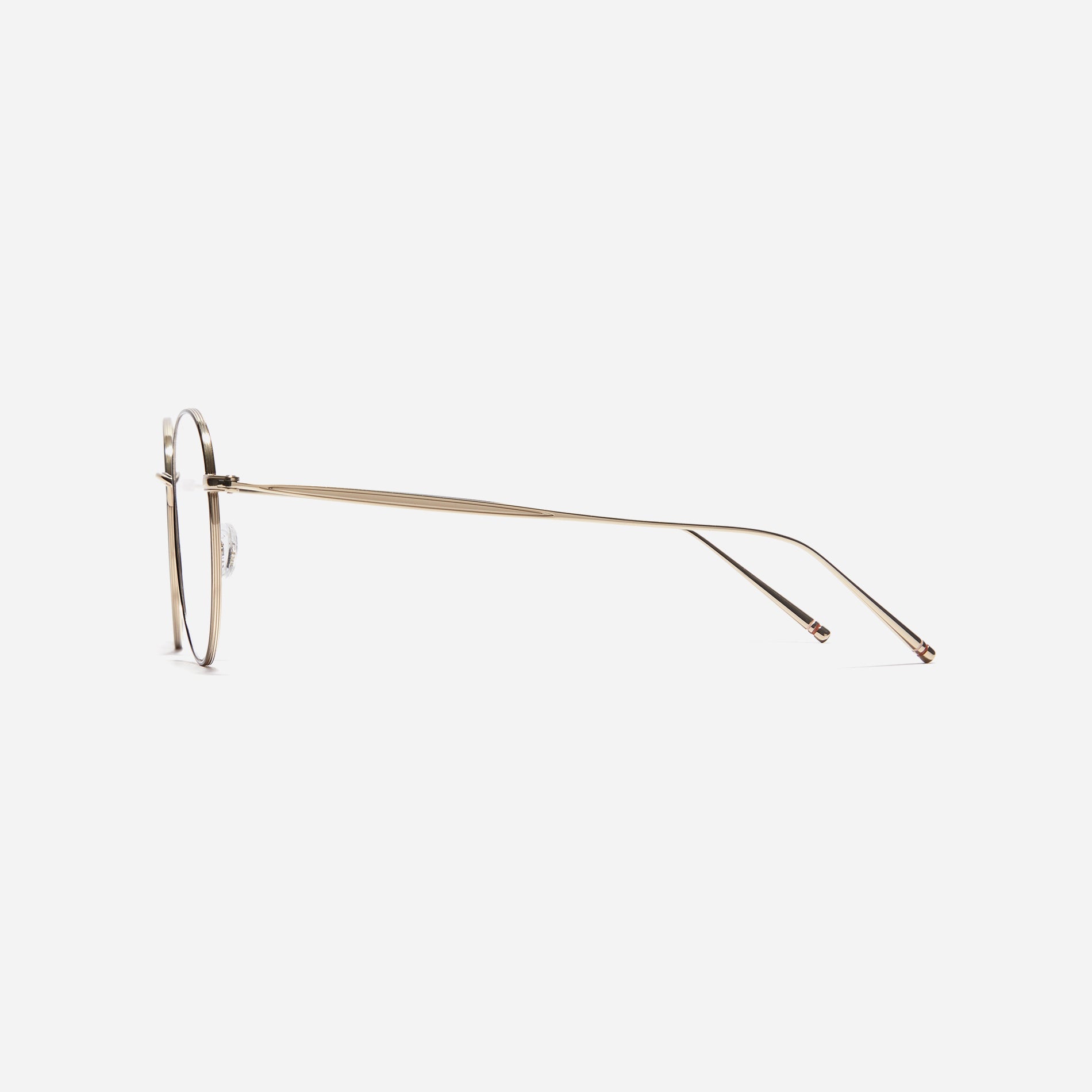 Boston-style round-shaped eyeglasses that naturally enhance one's facial features. Crafted entirely from titanium, they guarantee a lighter and more comfortable fit, while modern design makes them a perfect choice for those seeking a contemporary look.