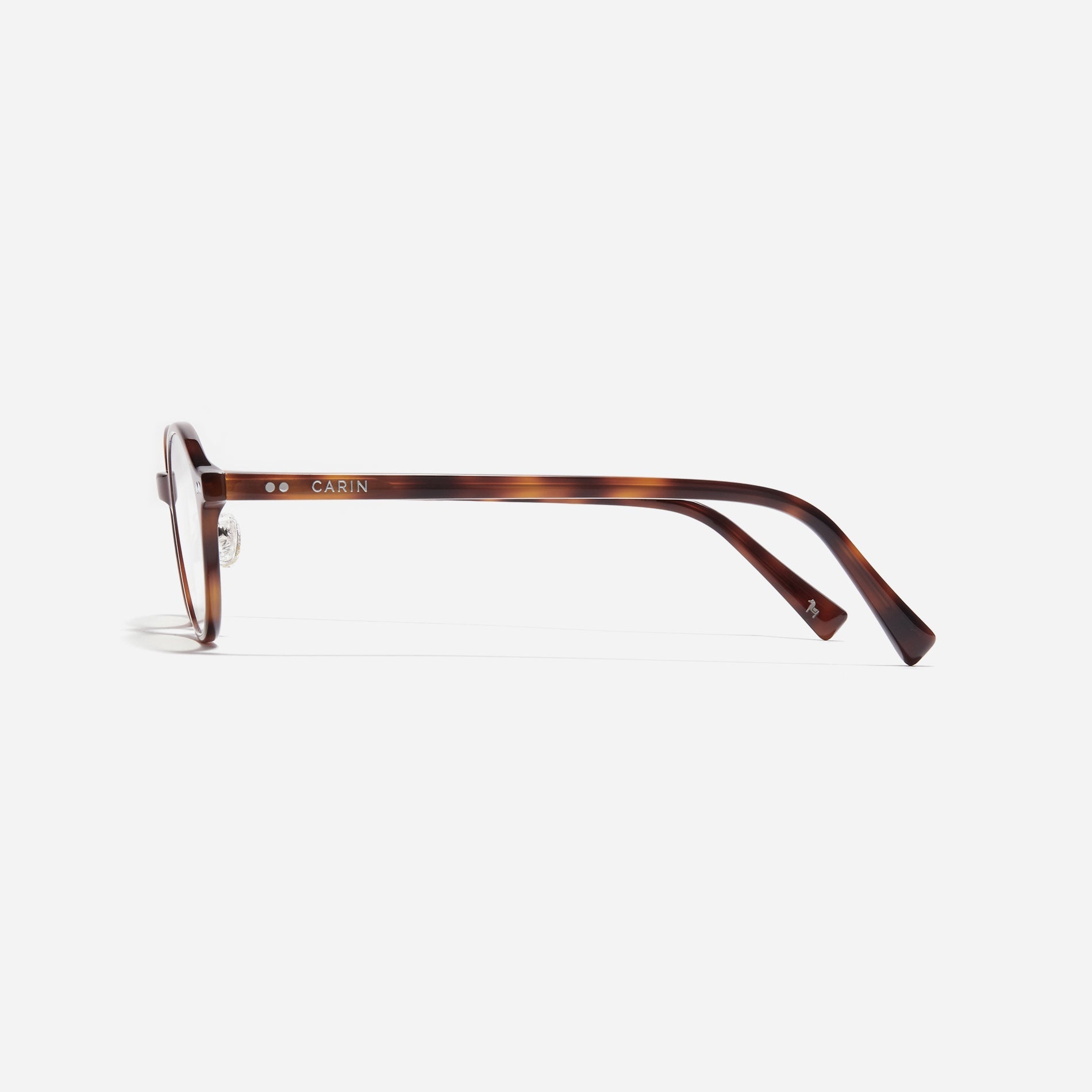 Slim version of CARIN's best-selling 'Aino' eyeglasses. Featuring a trendy oval-round shape and a unique narrow rim design, the Arno S seamlessly blends a retro vibe with modern sensibility. 