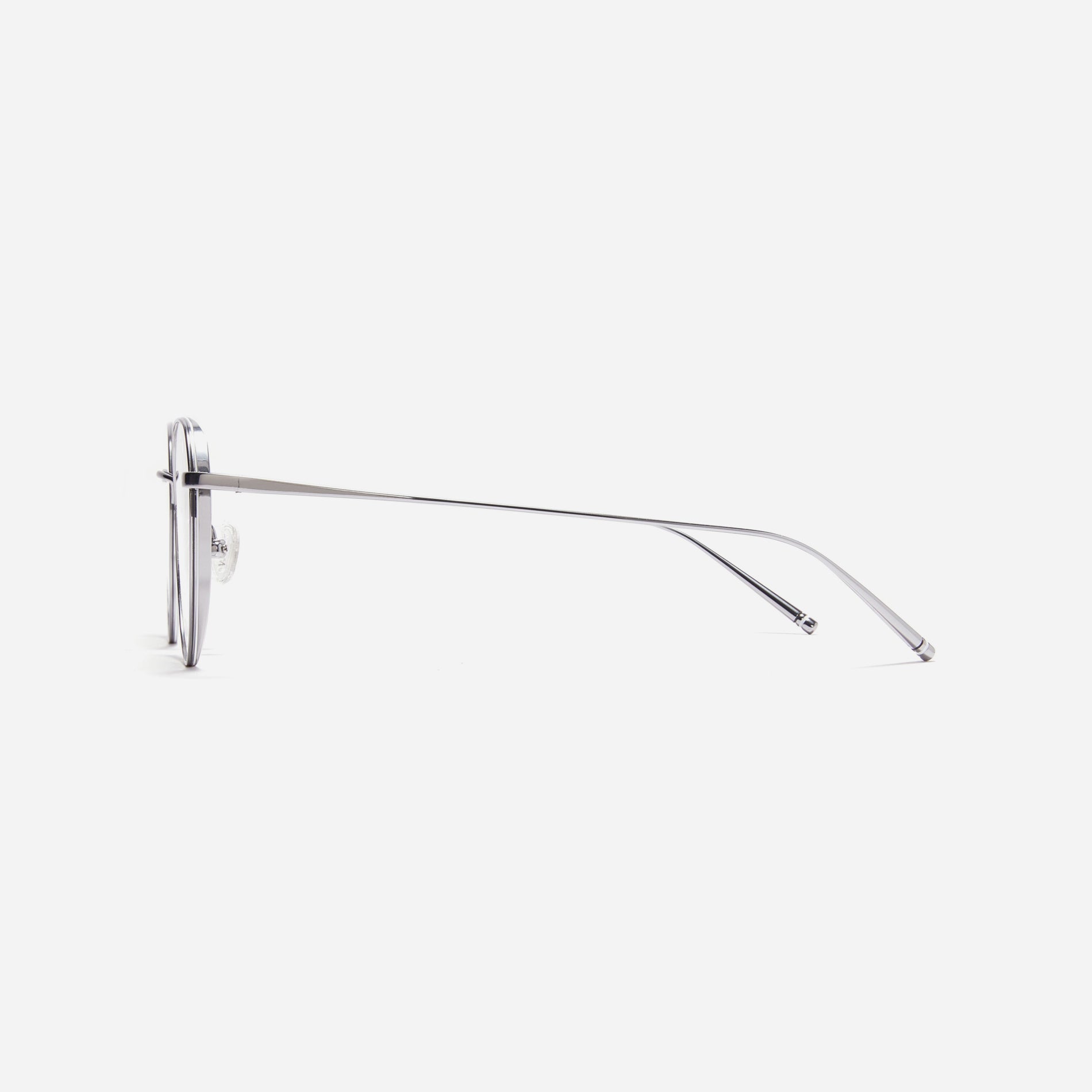 Polygonal-shaped, full-metal eyeglasses with a dual-rim structure designed to accommodate thicker, high-prescription lenses. Both the frame and temples are made of pure titanium, ensuring a lightweight and comfortable fit.