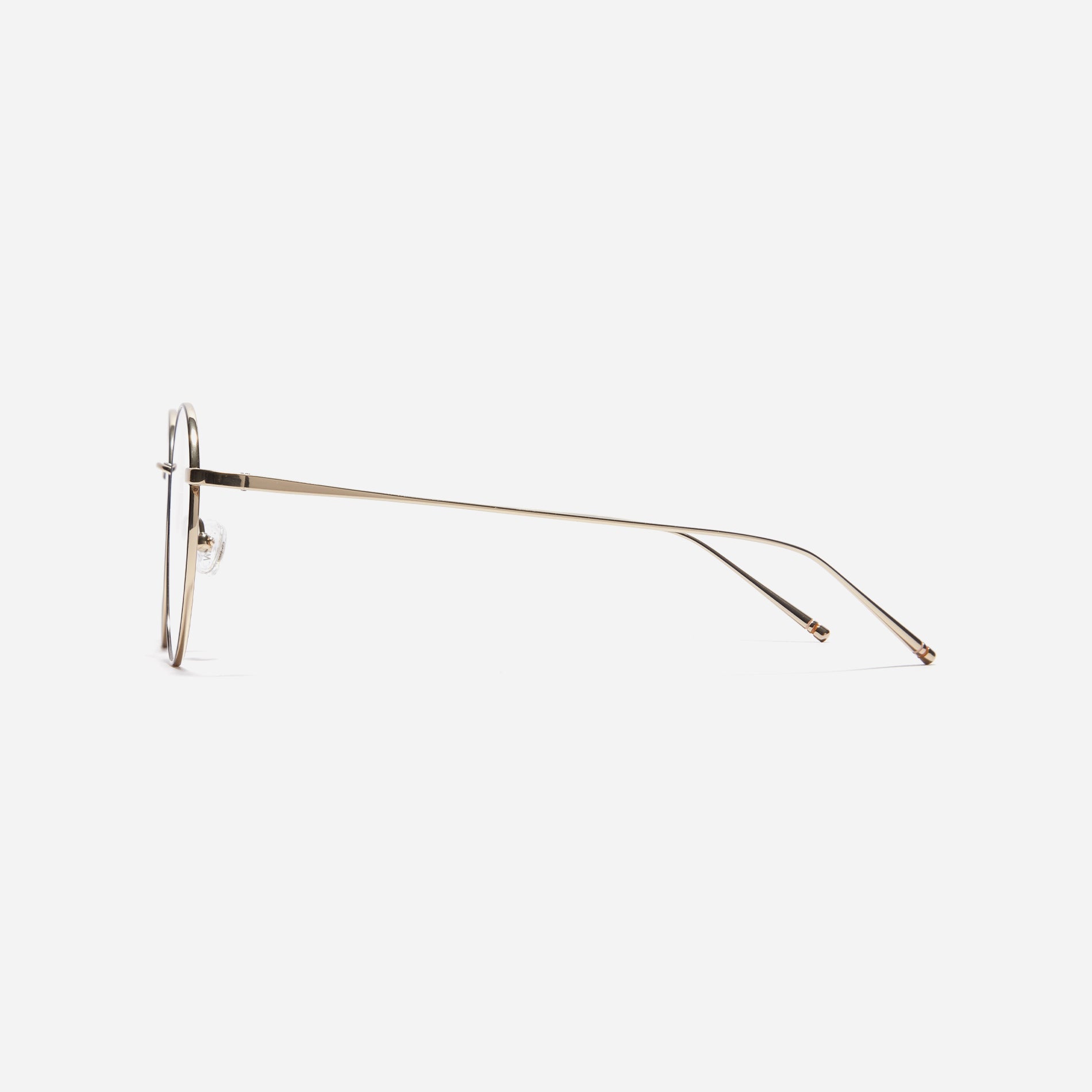 Round-shaped eyeglasses that naturally complement all face shapes. Crafted entirely from titanium, the frame provides exceptional durability and featherweight comfort, while its design adds a touch of casual charm to one's daily style.
